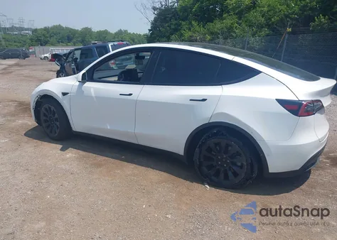 2022 Tesla Model Y Long Range Dual Motor All-Wheel Drive z USA, uszkodzony, nr VIN 7SAYGDEE2NF385597